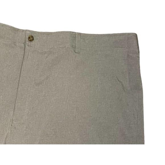 Ben Hogan NWT Size 46 Performance Shorts Golf UPF 50 Moisture Wicking Tan - Picture 3 of 9